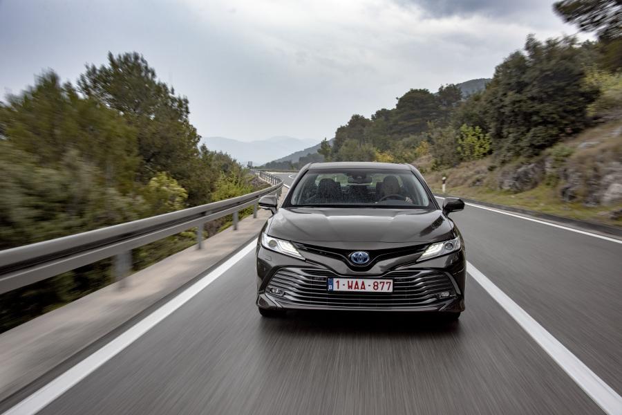  Toyota Camry Hybrid 2019 года  (EU) (фото 23 из 45)